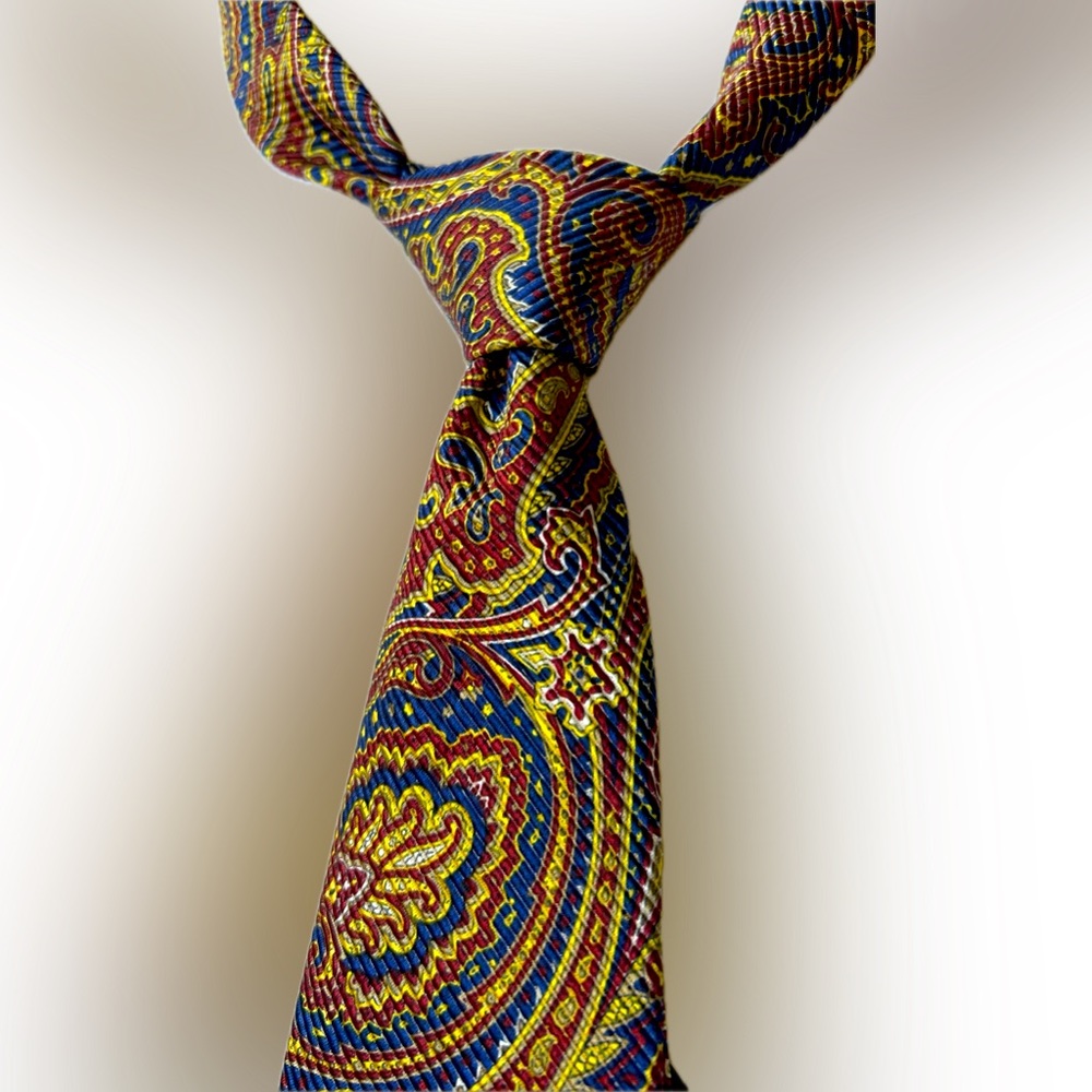 100% Italian silk paisley tie.